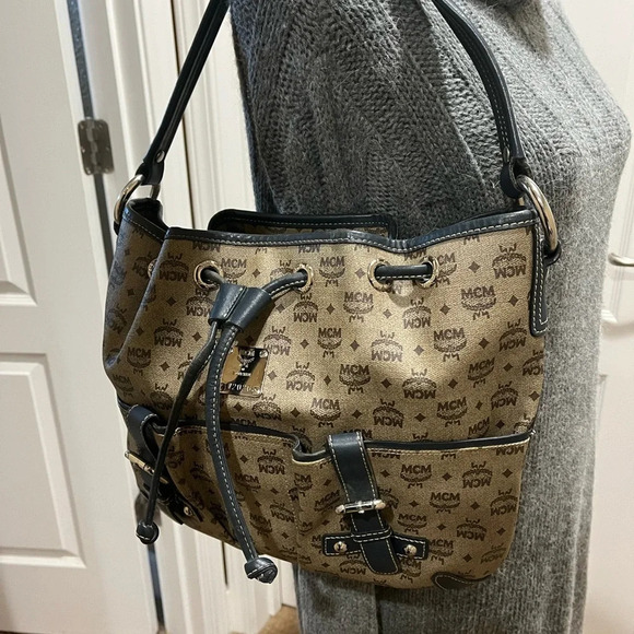 MCM DRAWSTRING HOBO - Picture 15 of 16